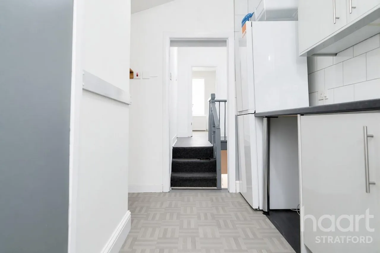 Newhaven Lane, E16, photo 4