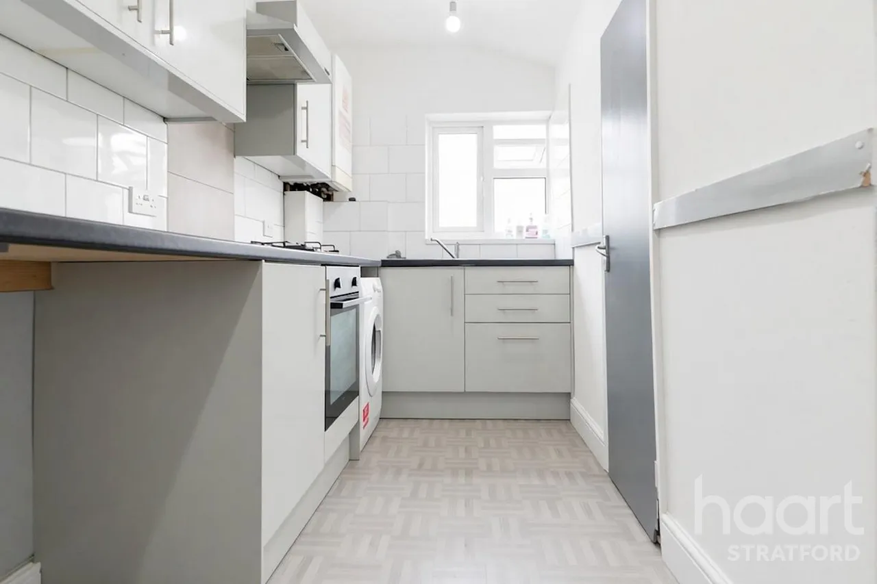 2 bed flat to rent, Newhaven Lane, E16