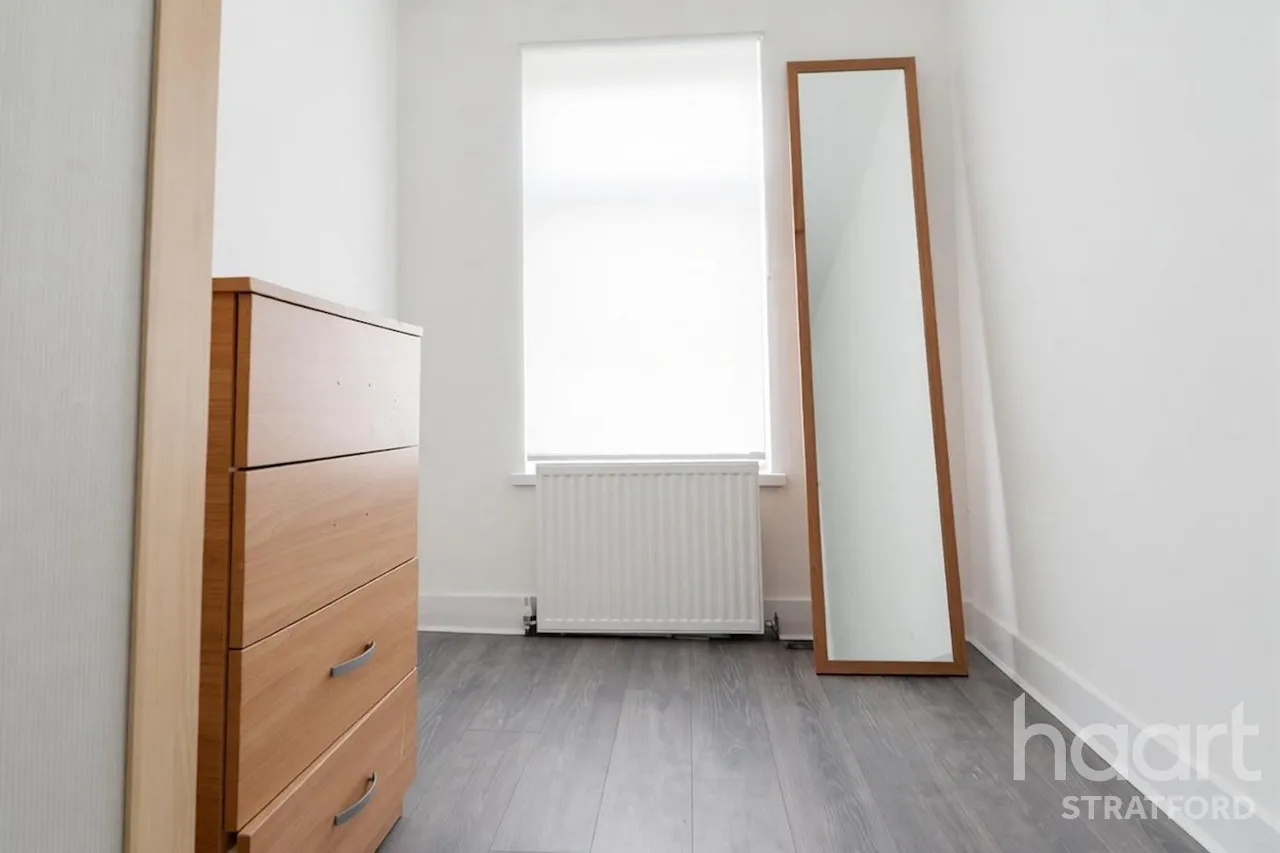 Newhaven Lane, E16, photo 2