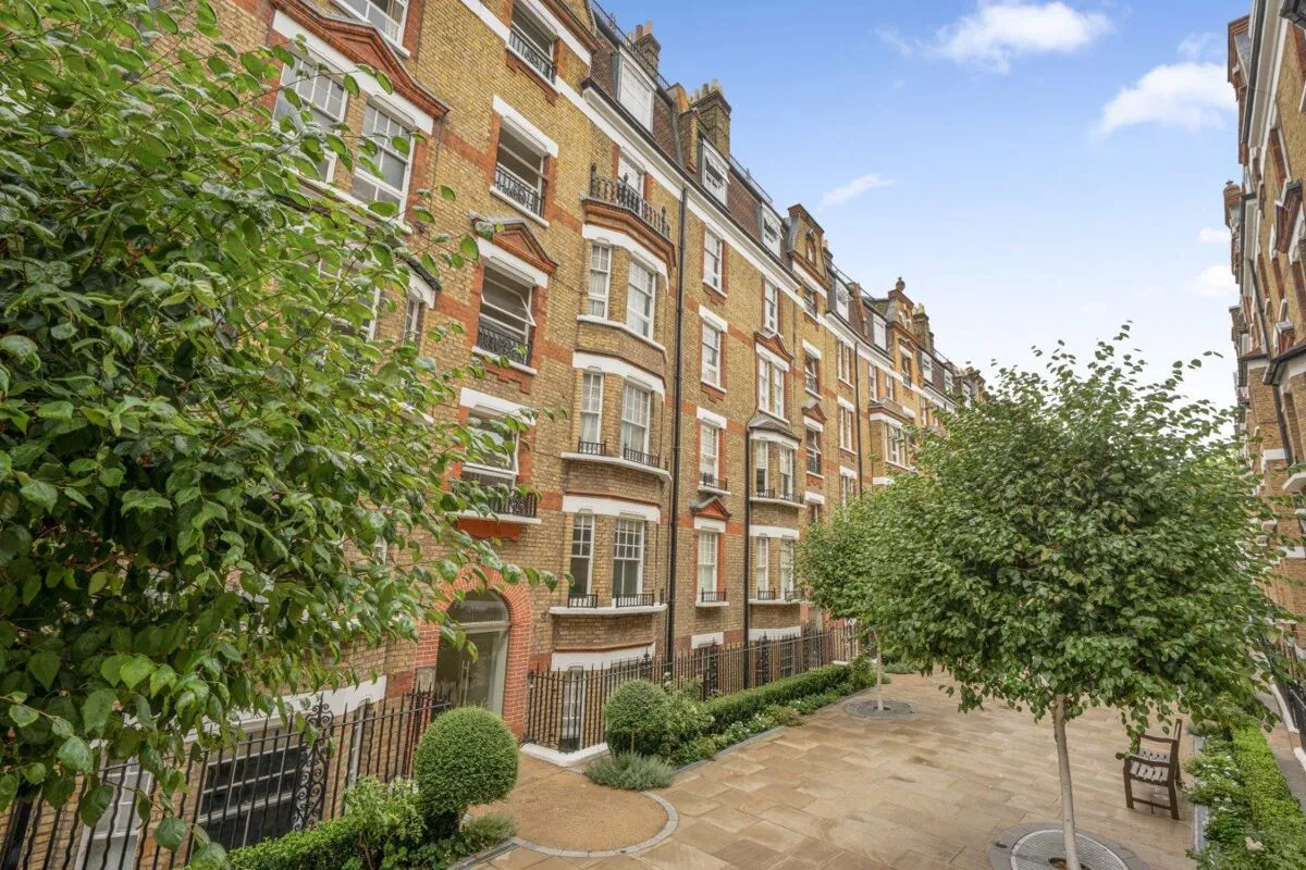 2 bed flat for sale, Walton Street, London, SW3