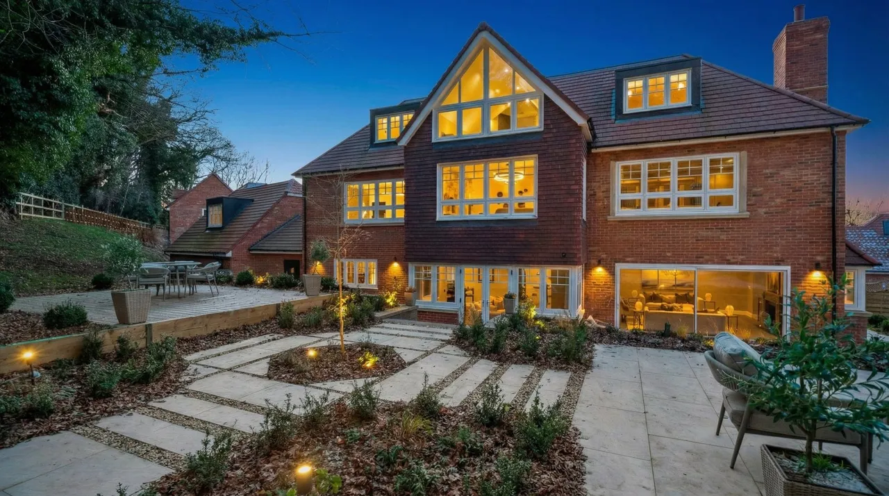Kiln Lane, Bourne End, SL8, photo 2