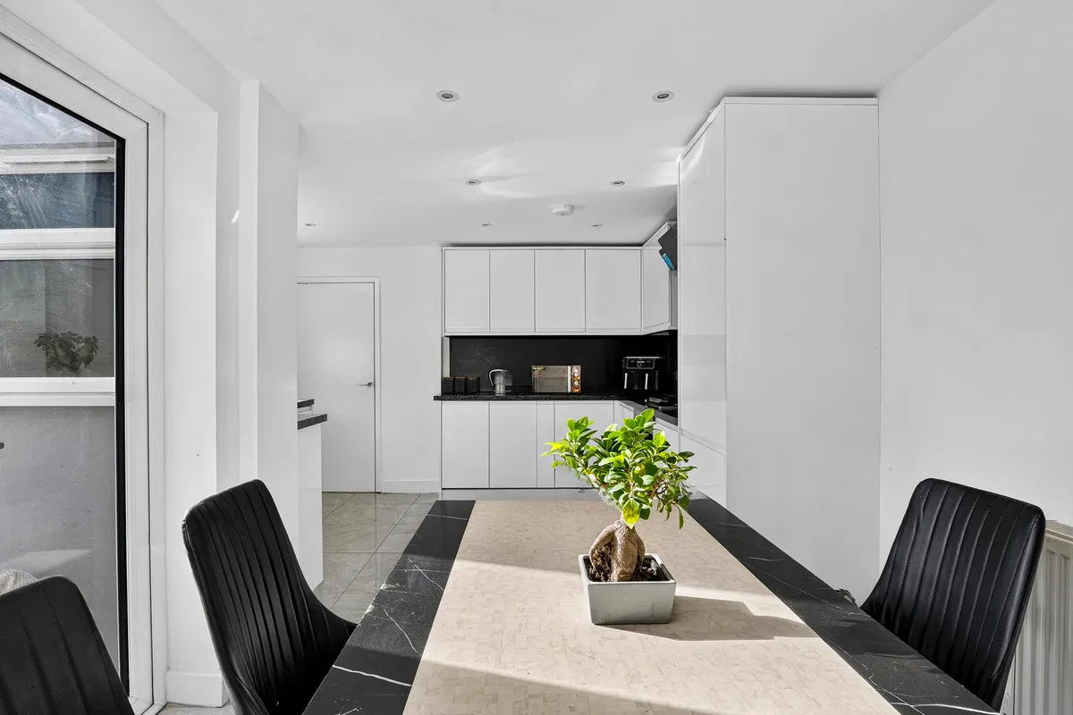 East Grinstead, RH19 2HG, photo 5