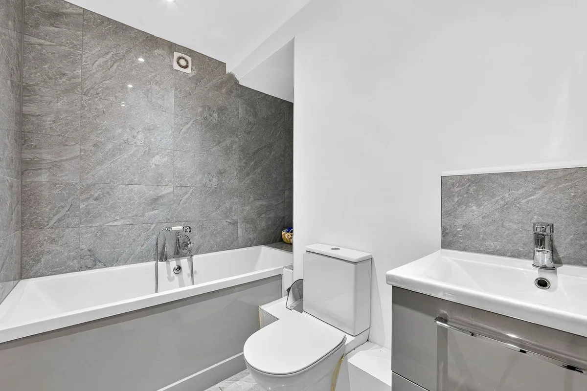 East Grinstead, RH19 2HG, photo 7