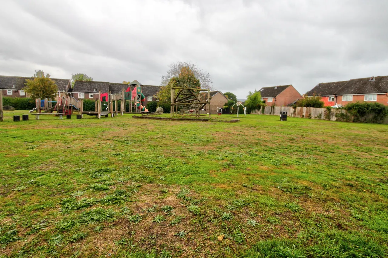 Bramble Road, Petersfield, GU31, photo 22