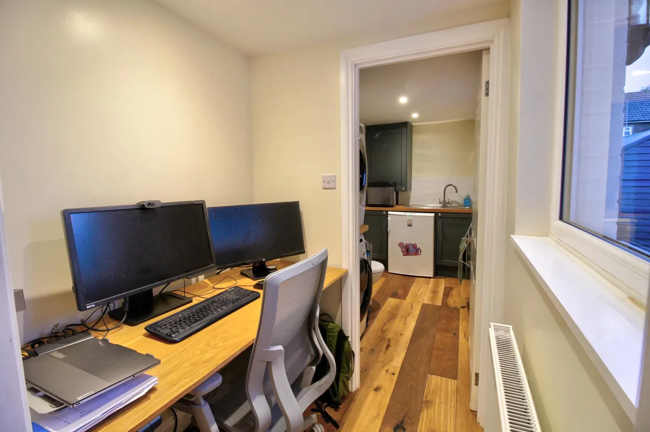 Bramble Road, Petersfield, GU31, photo 6