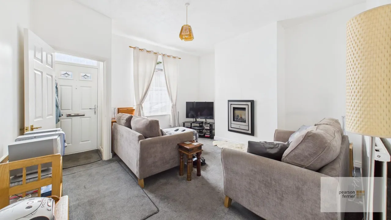 Chesham Crescent, Bury, BL9 6BX, photo 2