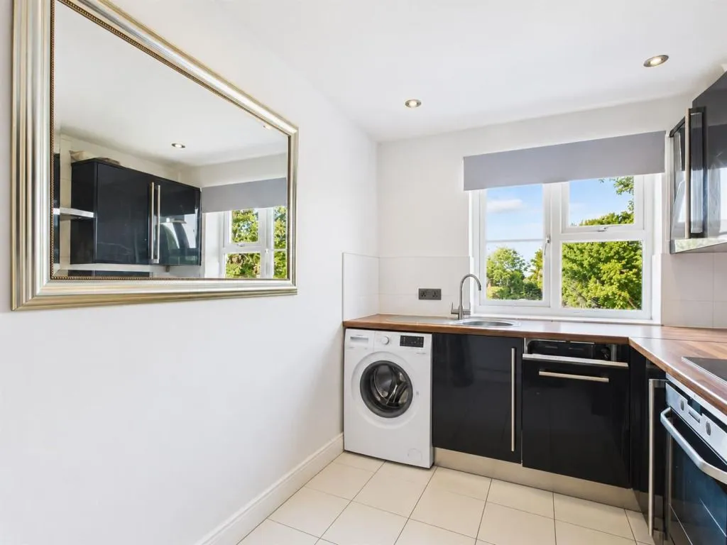 Parkfield Avenue, North Harrow, HA2, photo 2