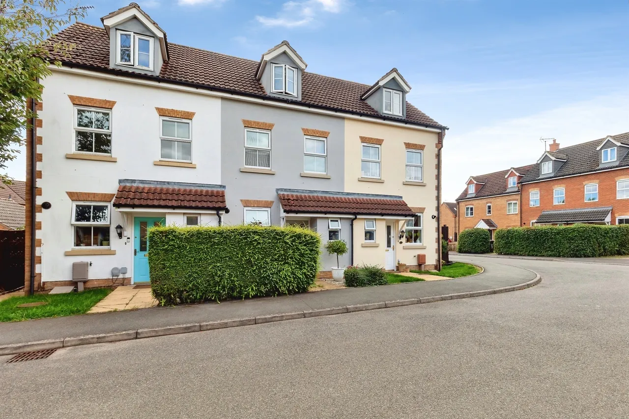 3 bed house for sale — Ravel Close, Stamford