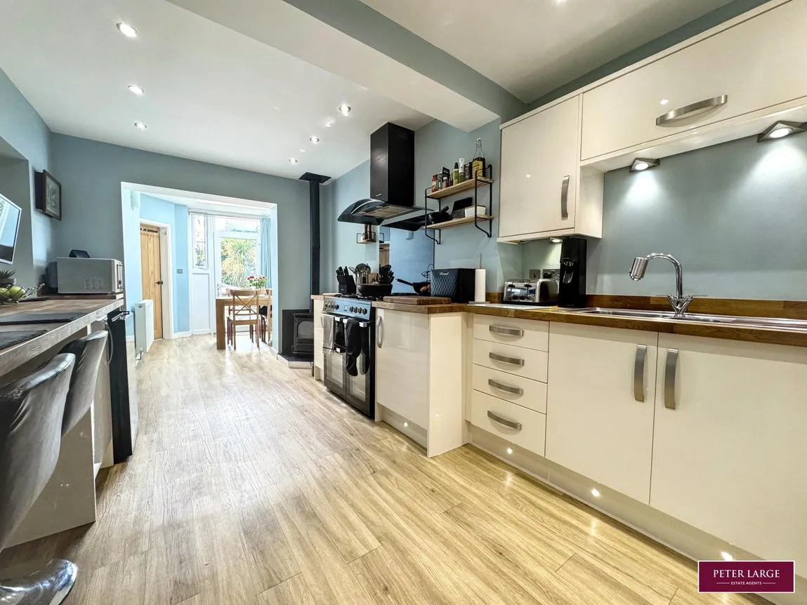 Weaver Avenue, Rhyl, Denbighshire, LL18 4HN, photo 2