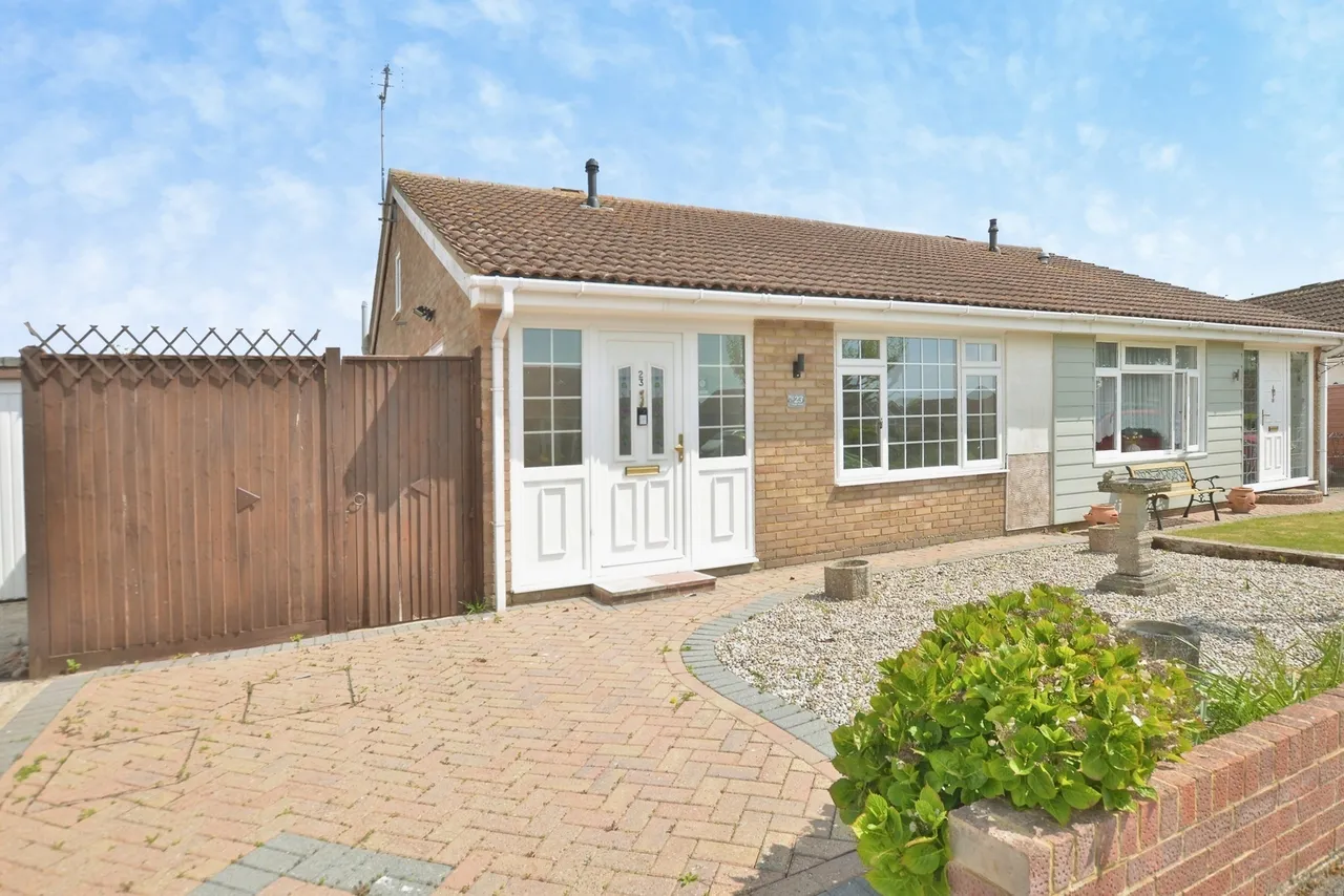 2 bed house for sale — Holly Road, St. Marys Bay, Romney Marsh, Kent, TN29
