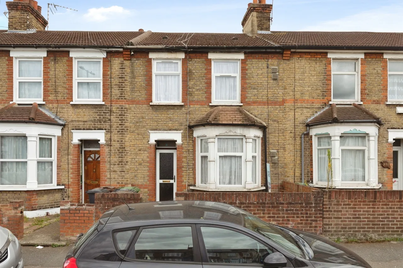 3 bed house for sale — Ripple Road, Barking