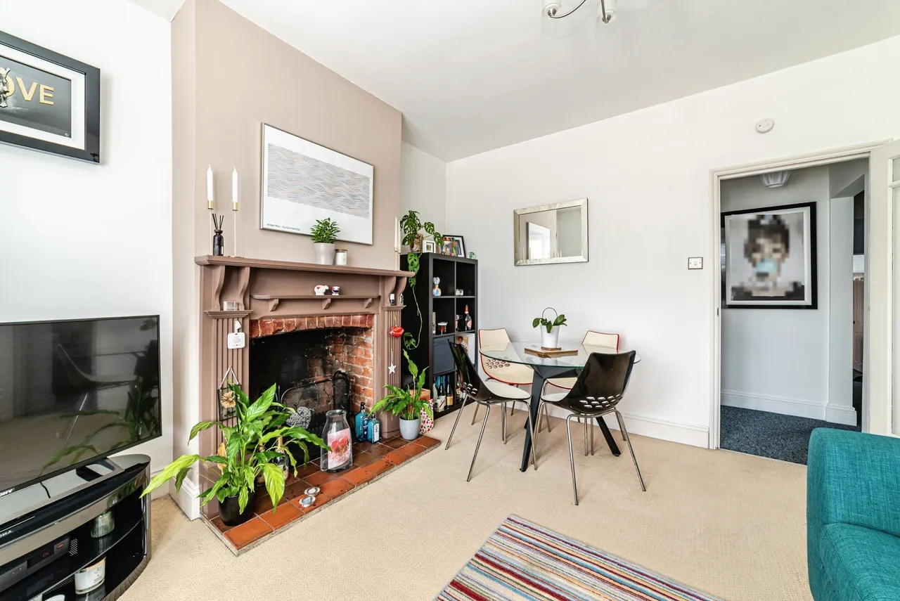 2 bed flat for sale, Worting Road, Basingstoke, RG21