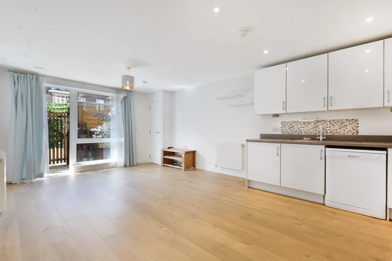Broome Way, London, SE5, photo 4