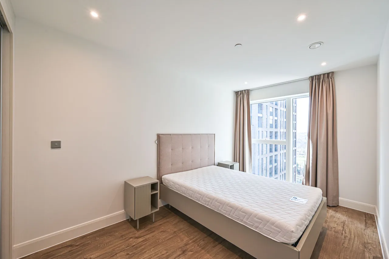 London, NW9, photo 15
