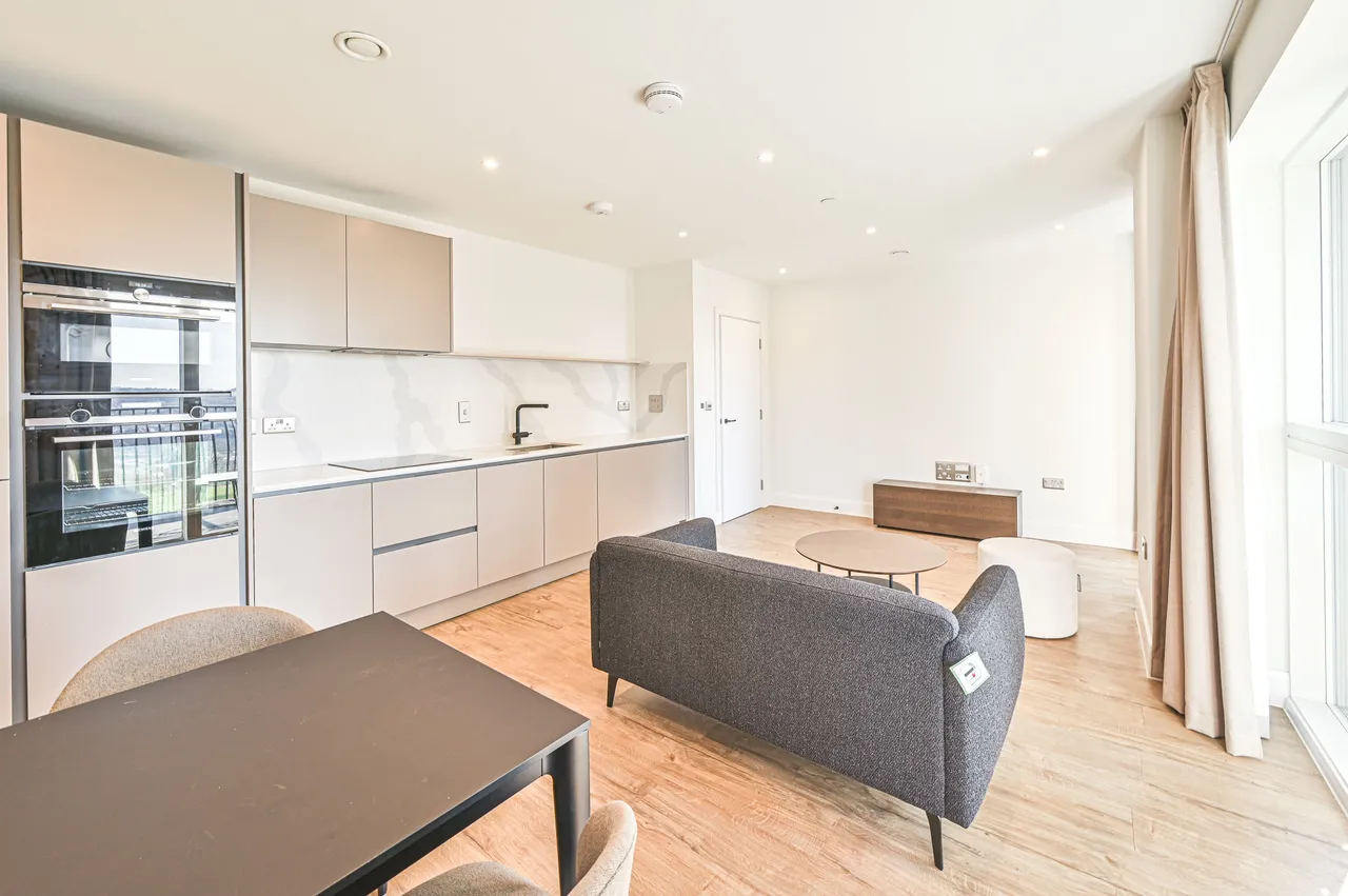 London, NW9, photo 13