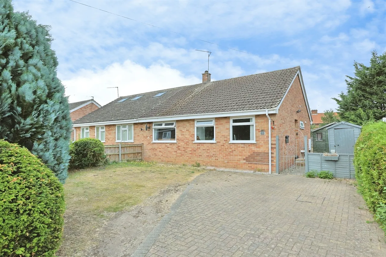 3 bed house for sale — All Saints Walk, Mattishall, Dereham