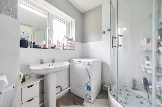 Rixman Close, Maidenhead, SL6, photo 13