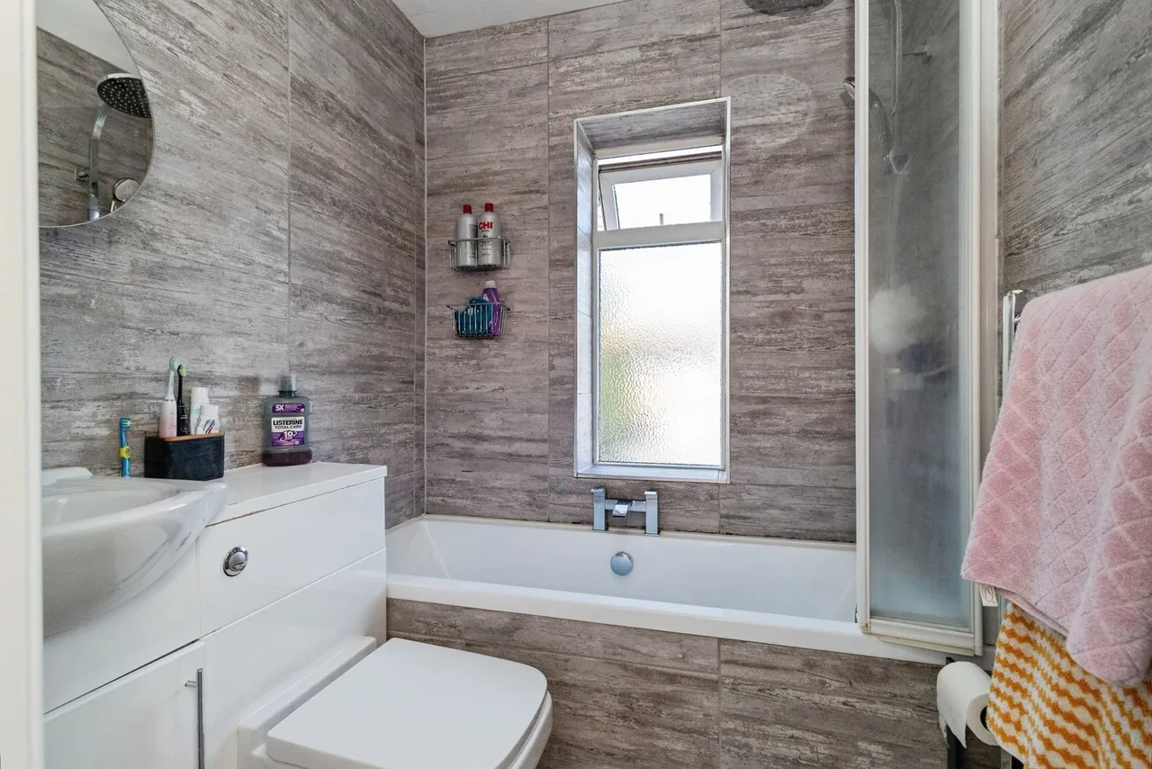 Prince Edward Avenue, Denton, Manchester, Greater Manchester, M34, photo 15