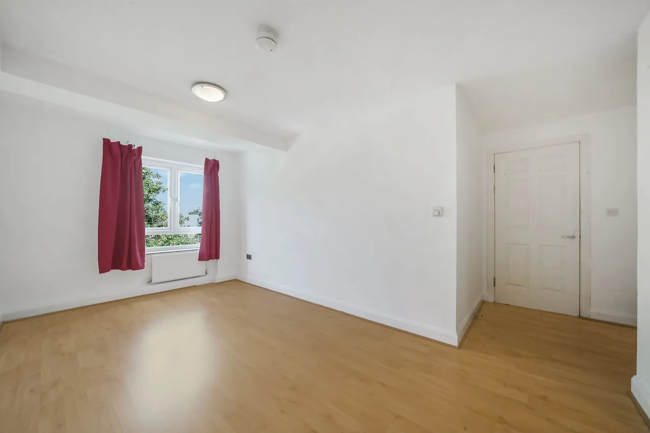 Flat 27 Washbourne Court, 14 Acton Close, London, N9 7DW, photo 2