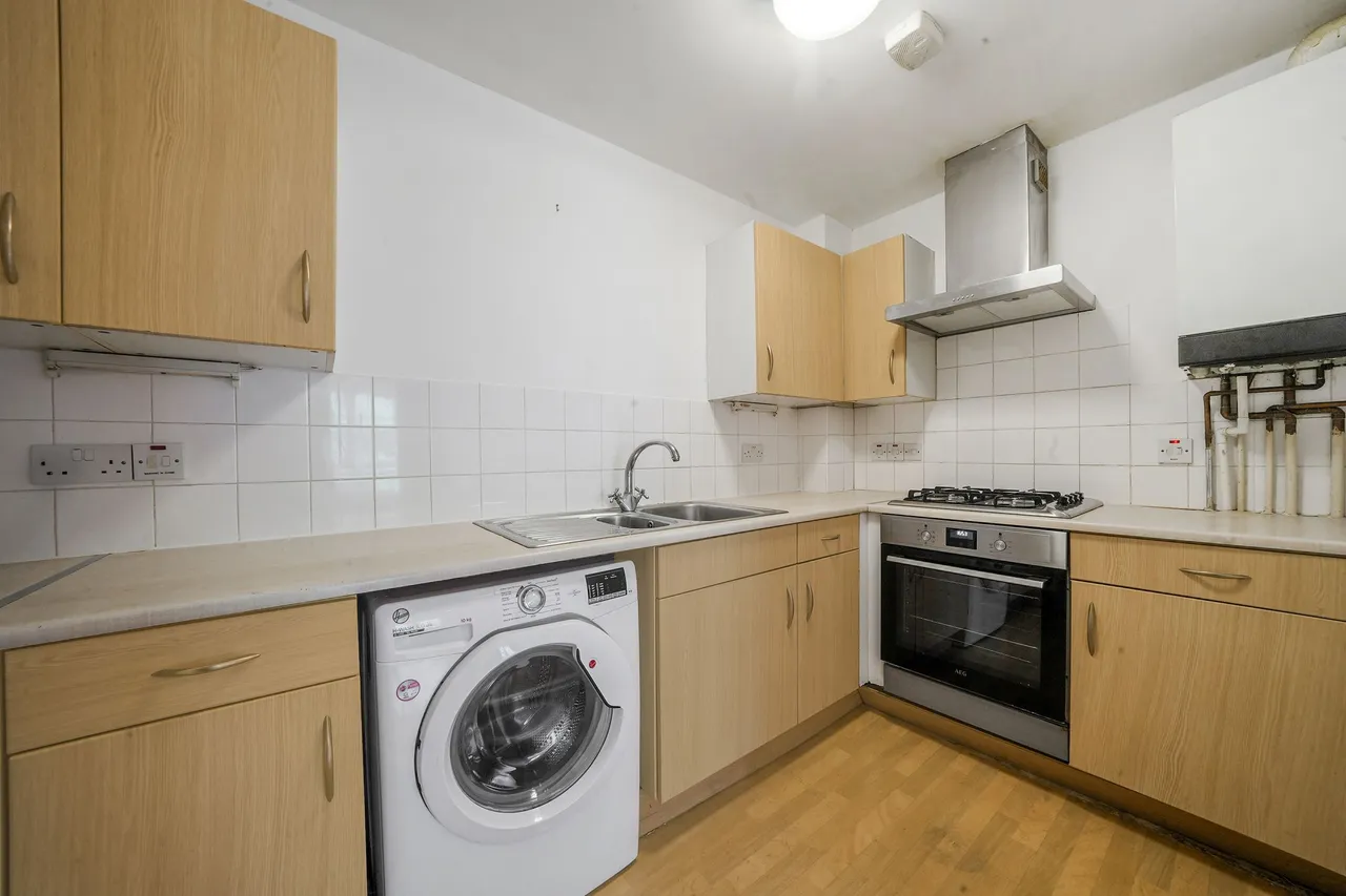 Flat 27 Washbourne Court, 14 Acton Close, London, N9 7DW, photo 7