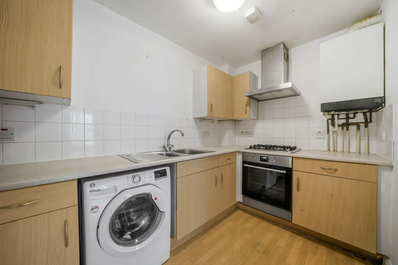 Flat 27 Washbourne Court, 14 Acton Close, London, N9 7DW, photo 8