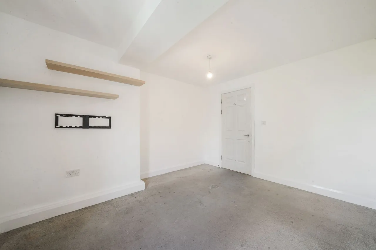 Flat 27 Washbourne Court, 14 Acton Close, London, N9 7DW, photo 13