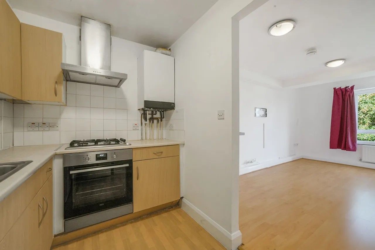 Flat 27 Washbourne Court, 14 Acton Close, London, N9 7DW, photo 10