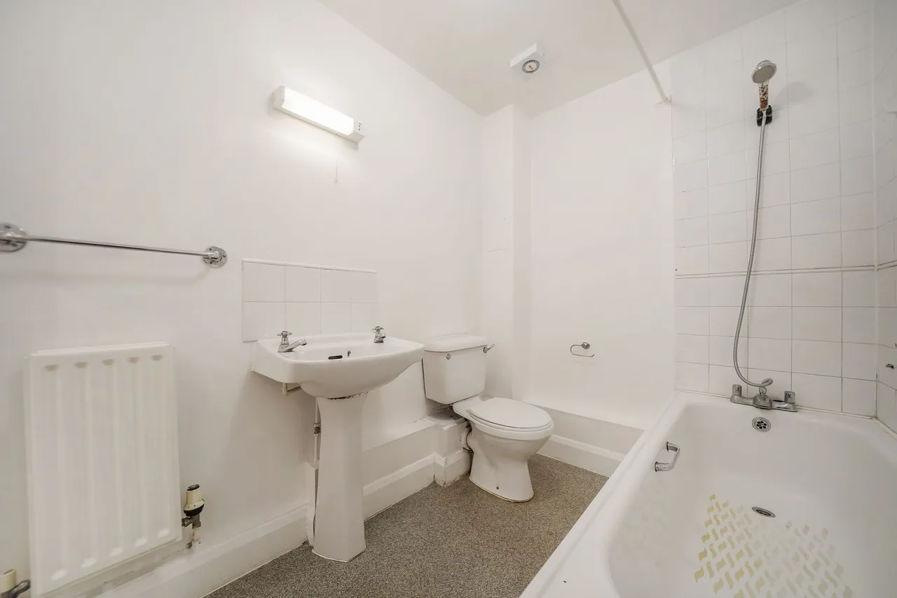 Flat 27 Washbourne Court, 14 Acton Close, London, N9 7DW, photo 16