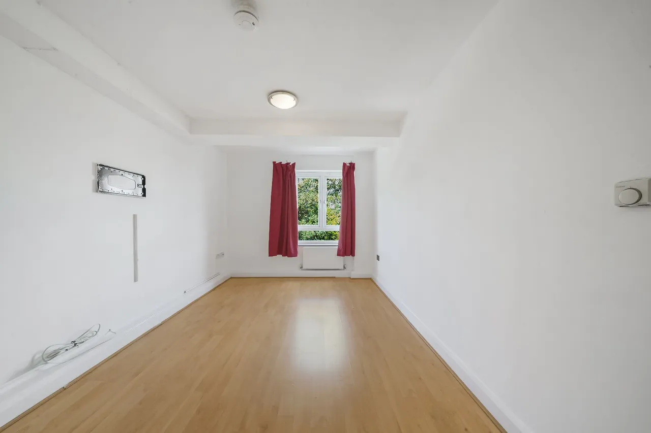 Flat 27 Washbourne Court, 14 Acton Close, London, N9 7DW, photo 6