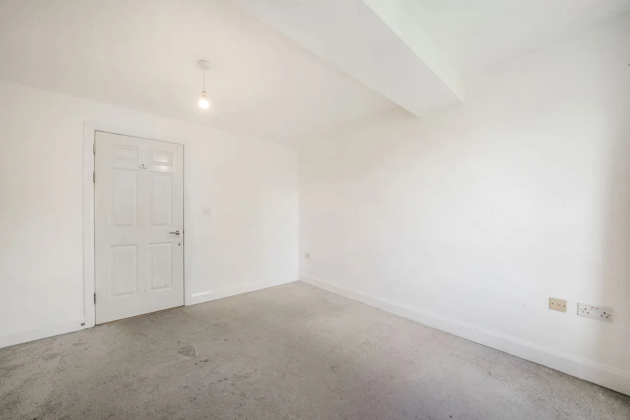 Flat 27 Washbourne Court, 14 Acton Close, London, N9 7DW, photo 4