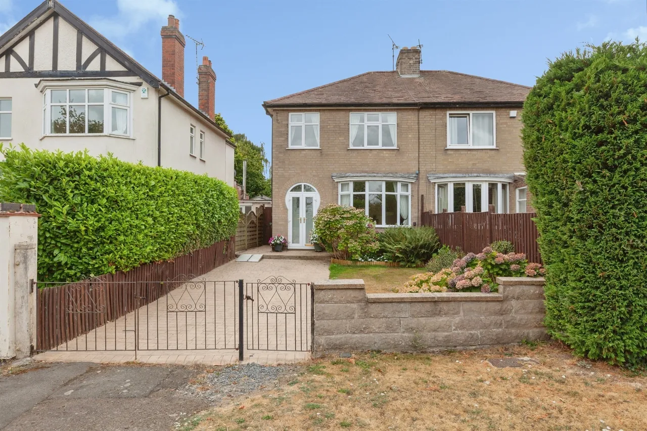 3 bed house for sale — Blaby Road, Enderby, Leicester
