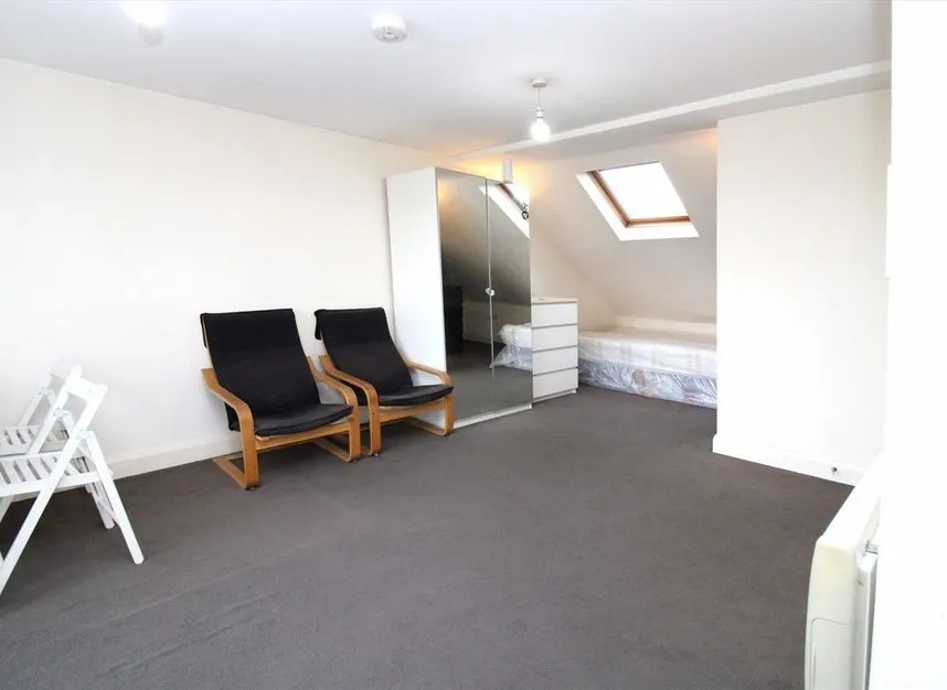 Western Avenue, Acton, W3, photo 2