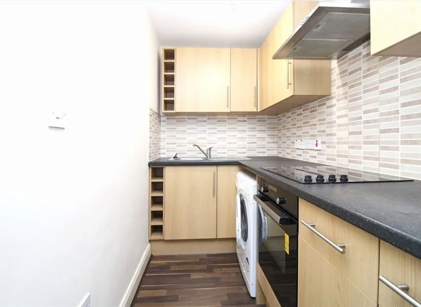Western Avenue, Acton, W3, photo 3