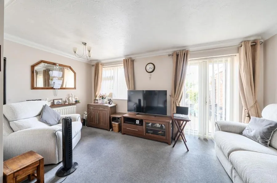 Leagrave High Street, Luton, LU4, photo 2