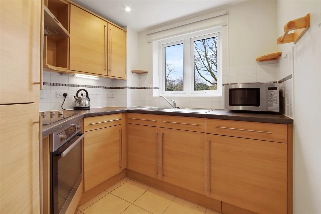 Penlee Close, Edenbridge, TN8, photo 5
