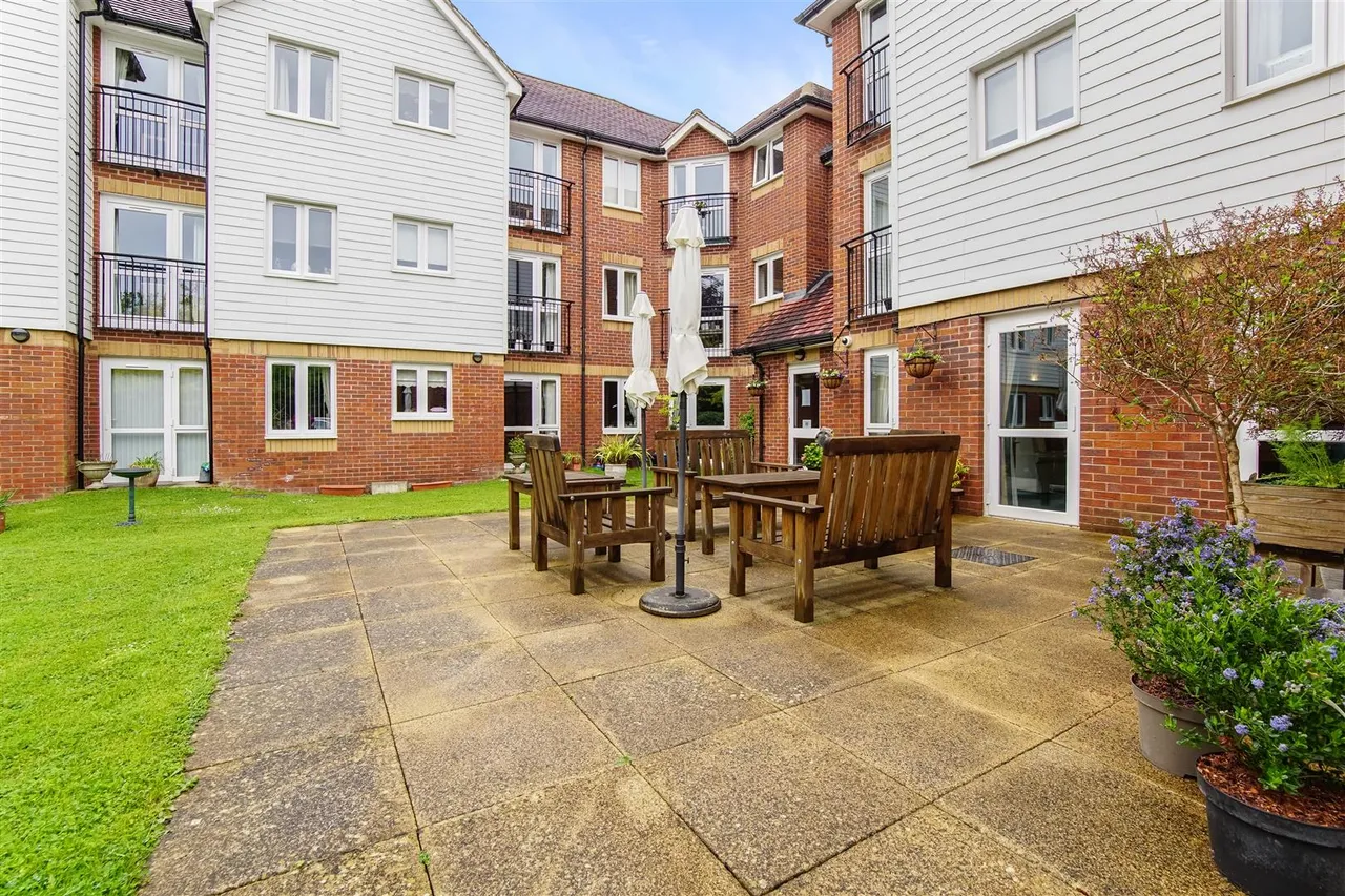 Penlee Close, Edenbridge, TN8, photo 15