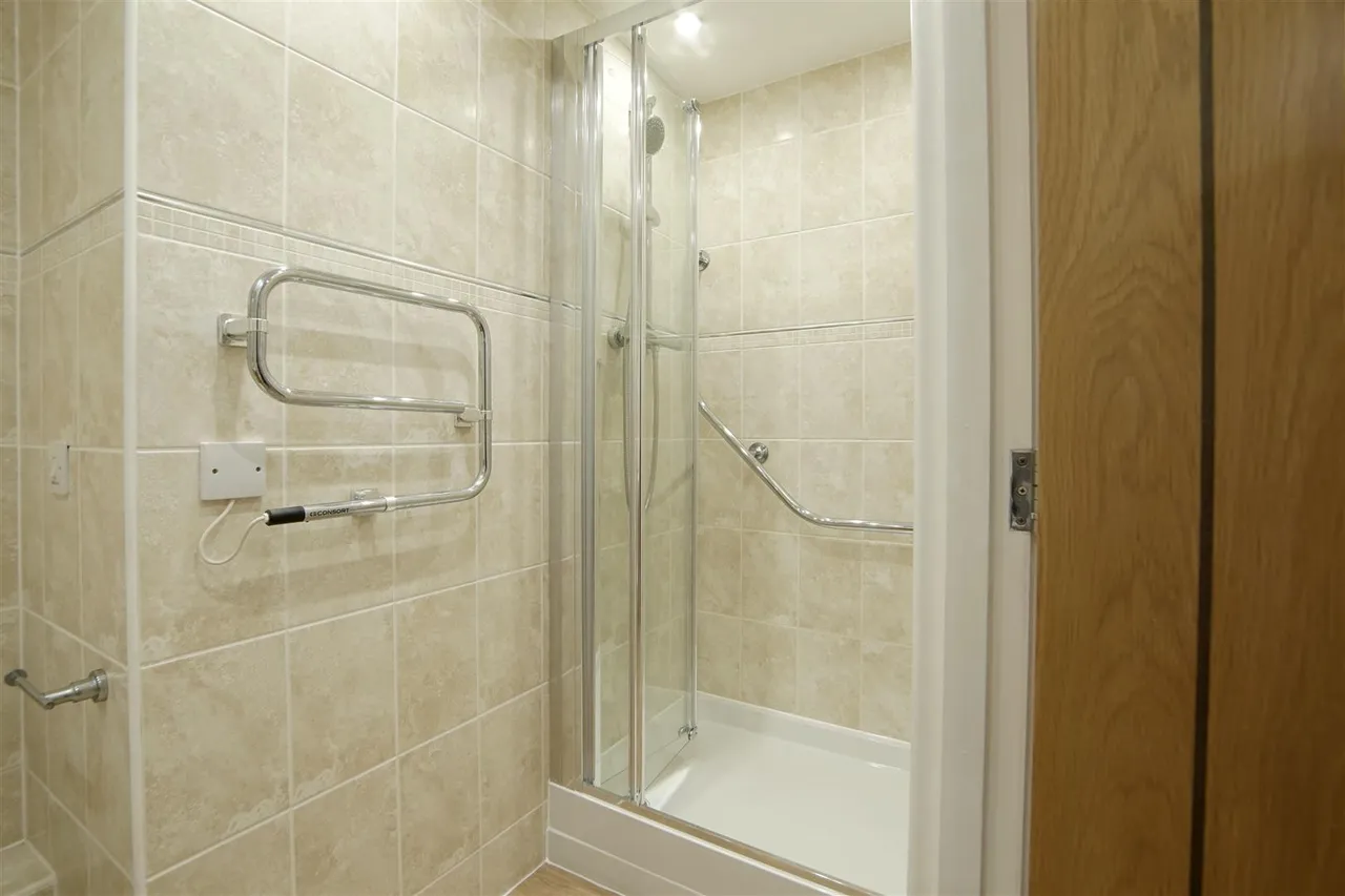 Penlee Close, Edenbridge, TN8, photo 11
