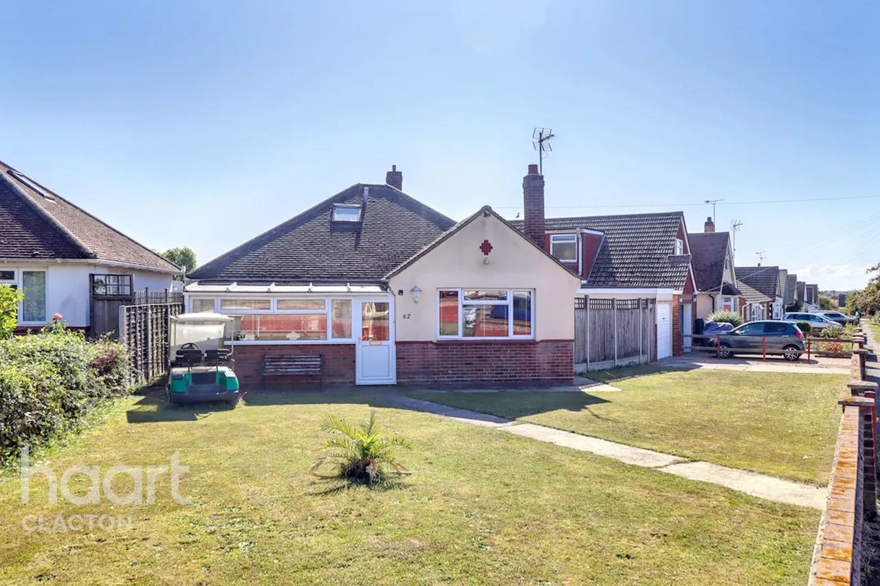 2 bed house for sale, Park Square East, Clacton-On-Sea, CO15