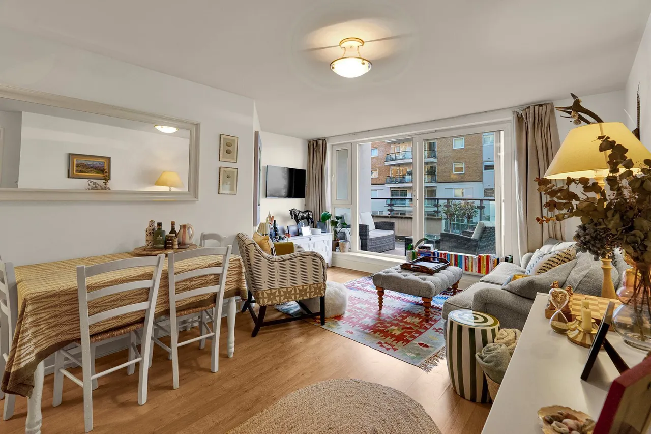 2 bed flat for sale, Smugglers Way, Wandsworth, SW18