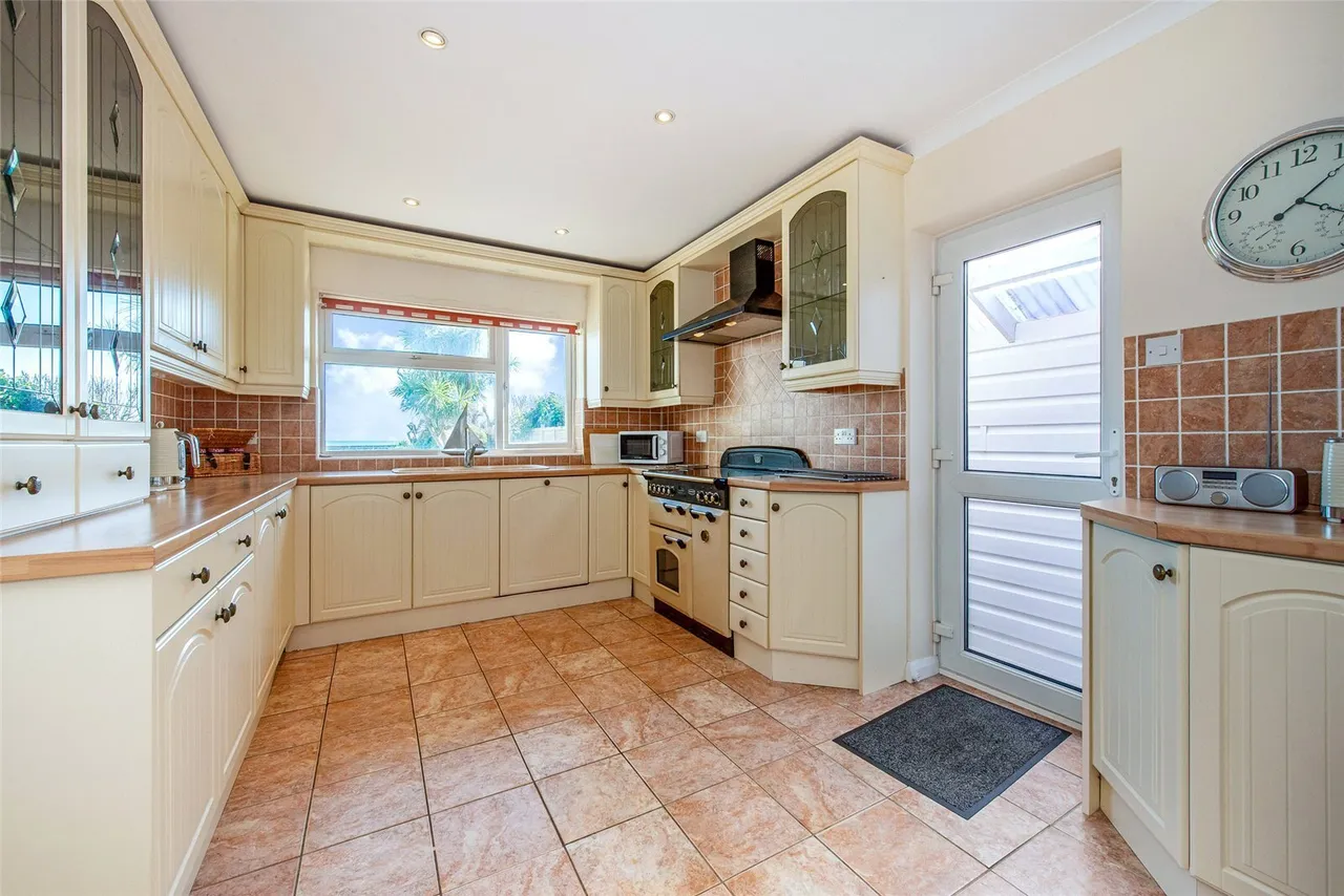 Aldwick Avenue, Aldwick, PO21, photo 7