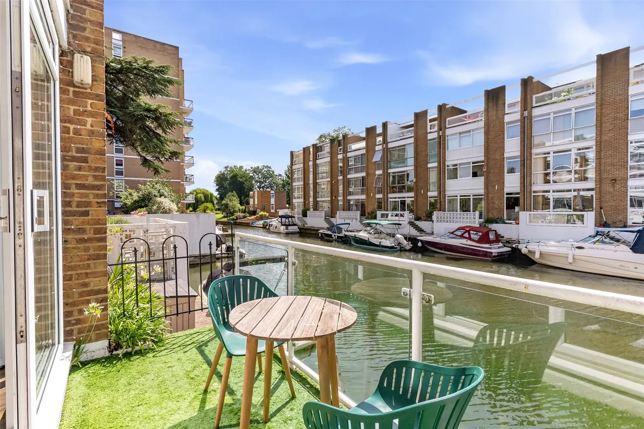 Fairways, Teddington, TW11 9PL, photo 2