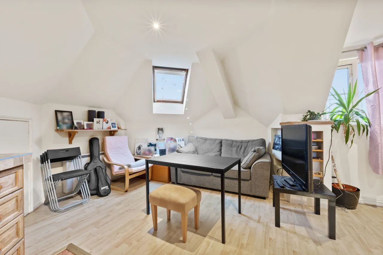Cannon Close, Raynes Park, SW20, photo 3