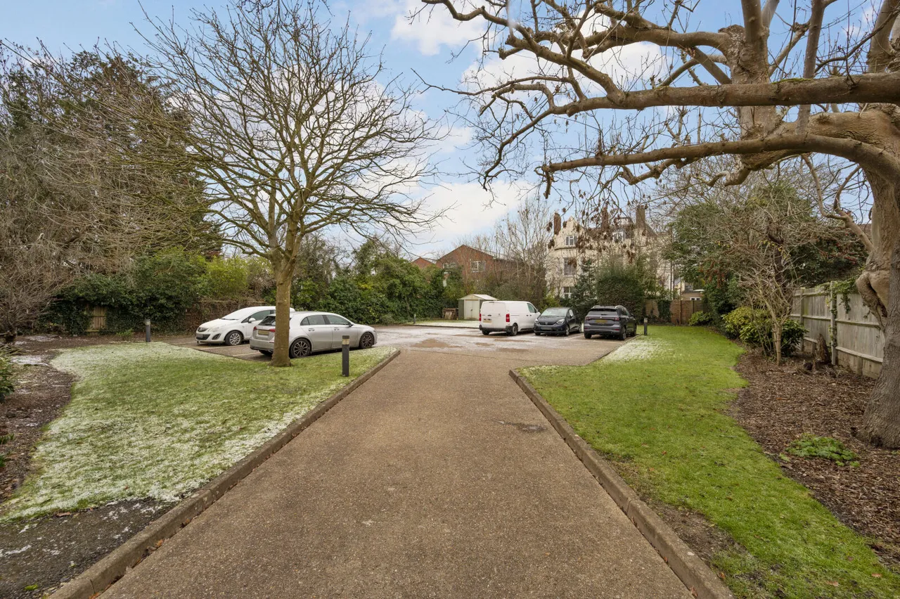 Cannon Close, Raynes Park, SW20, photo 6