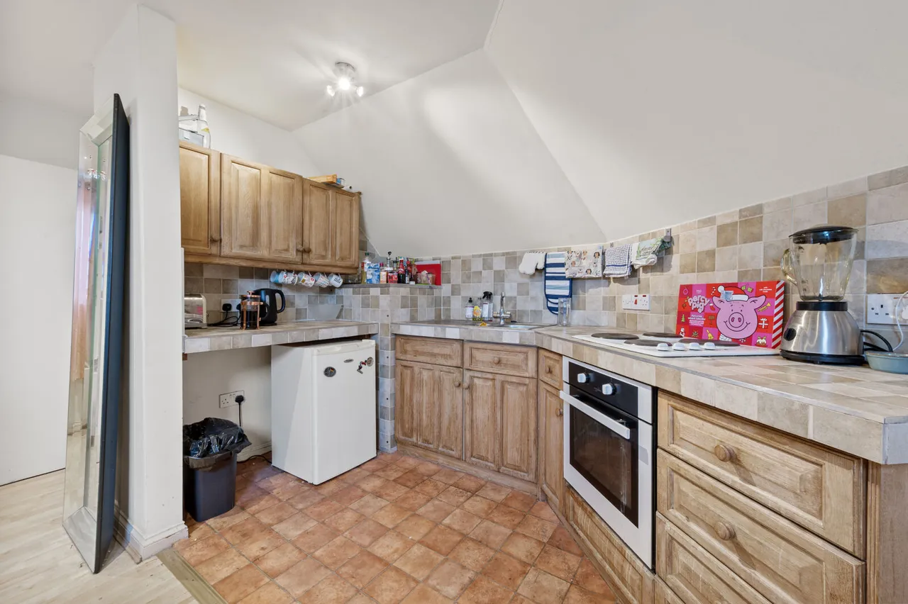 Cannon Close, Raynes Park, SW20, photo 12