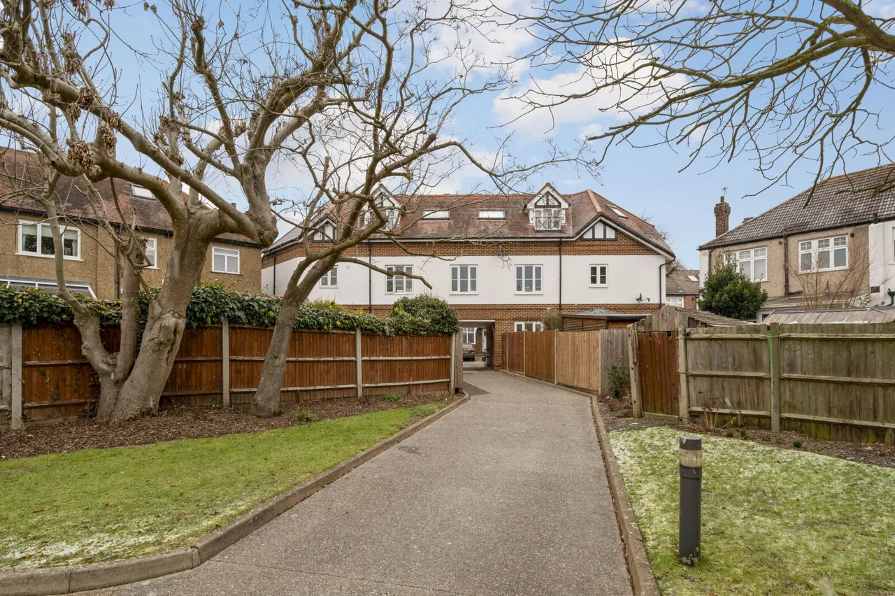 Cannon Close, Raynes Park, SW20, photo 5