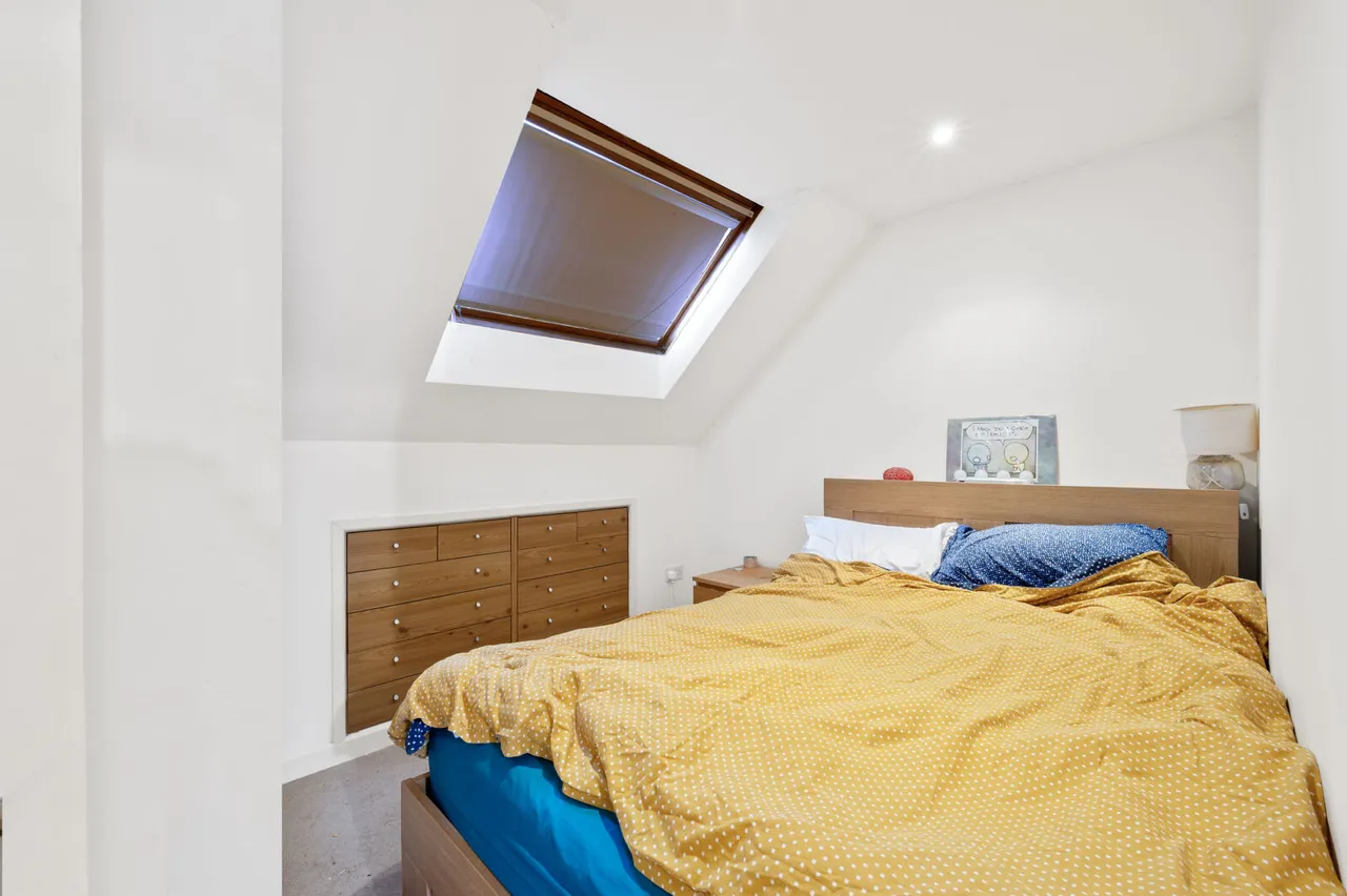 Cannon Close, Raynes Park, SW20, photo 8