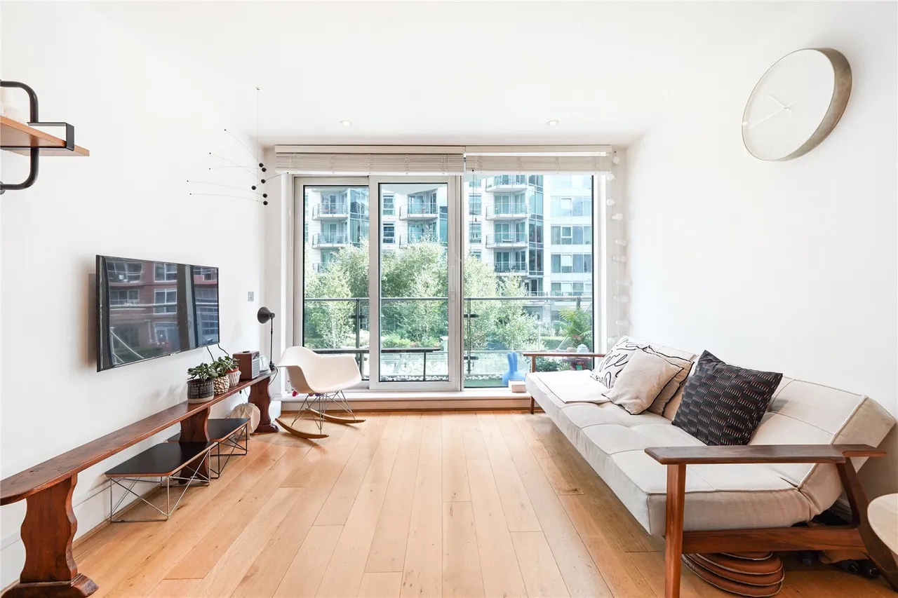 2 bed flat for sale, Juniper Drive, London, SW18