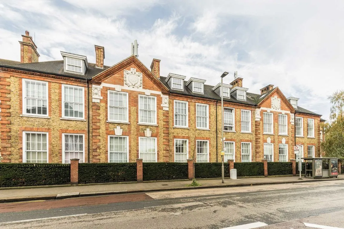 Garratt Lane, SW18, photo 6