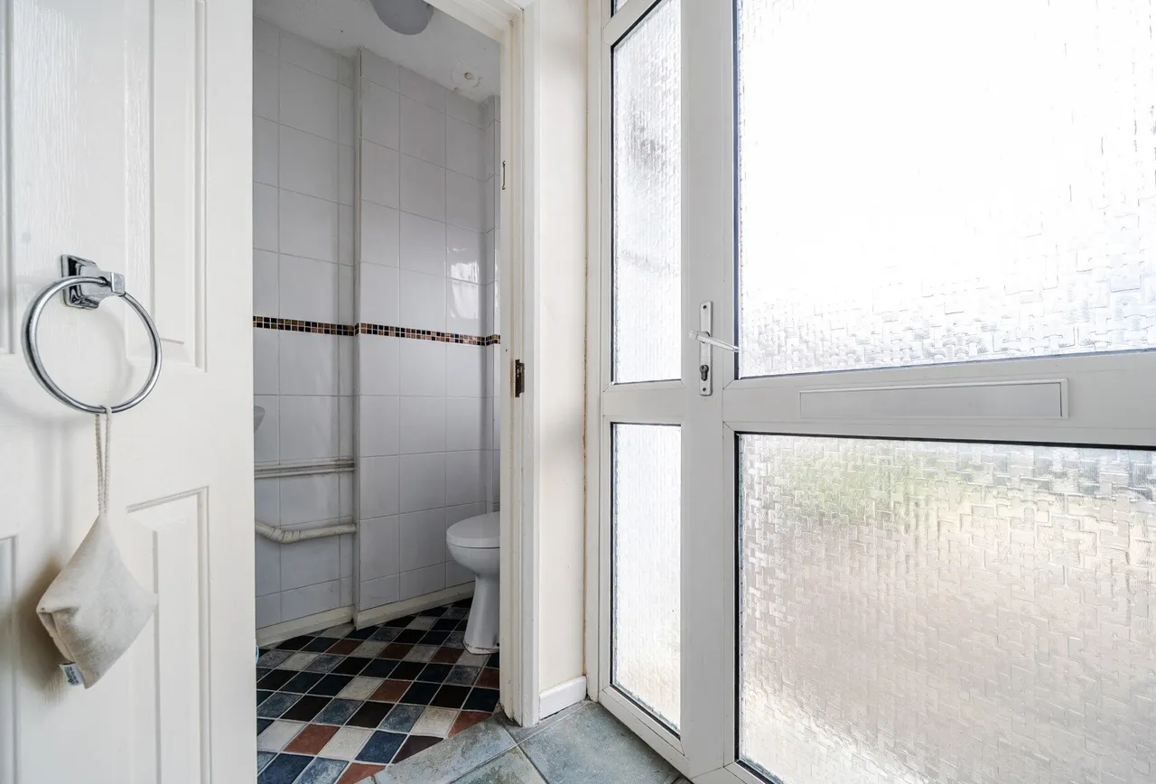 Kelston Road, Somerset, Keynsham, BS31 2JL, photo 2
