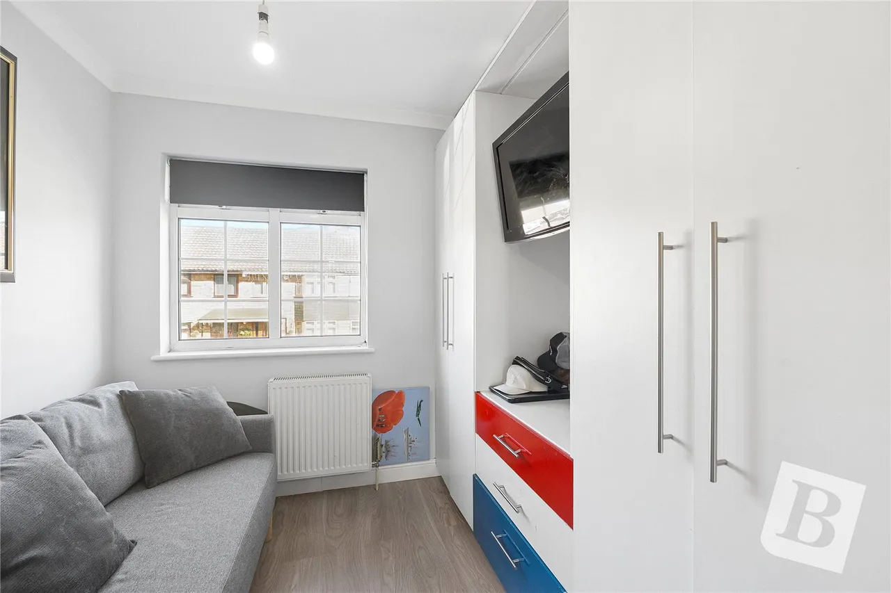 Deri Avenue, Rainham, RM13, photo 9